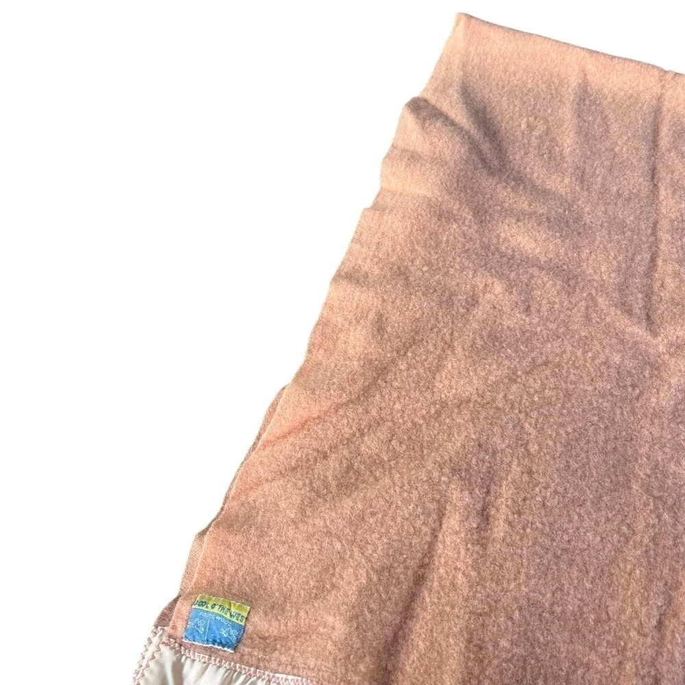 VTG Wool O’ The West Apricot Satin Trim Wool Blanket Portland Woolen Mills READ